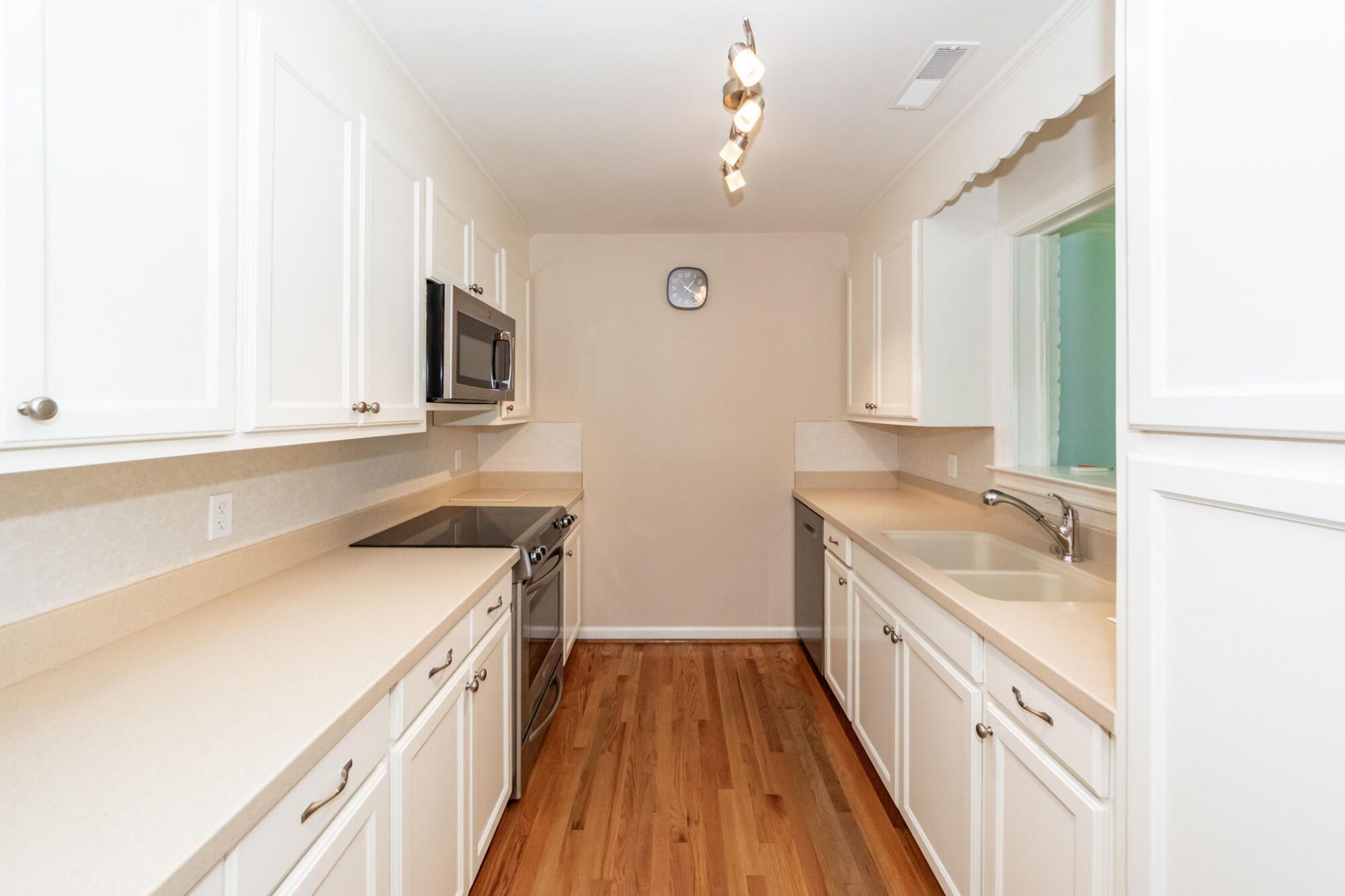 2416 Tiffany Drive Photo 12