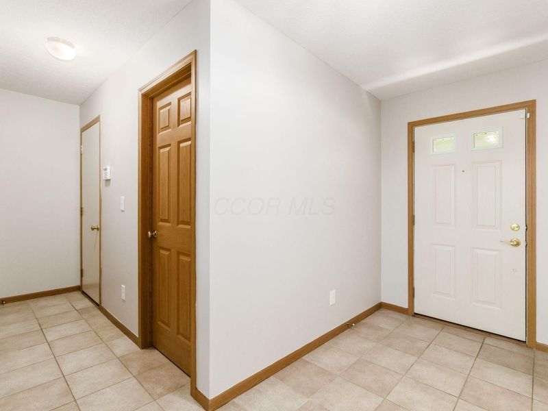 1665 Daffodil Place , Lewis Center, OH 43035 Photo 3