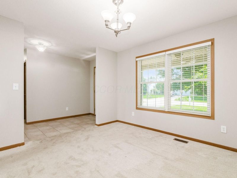 1665 Daffodil Place , Lewis Center, OH 43035 Photo 6