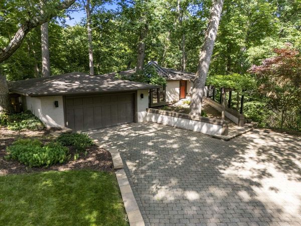815 Lookout Point Drive , Columbus, OH 43235