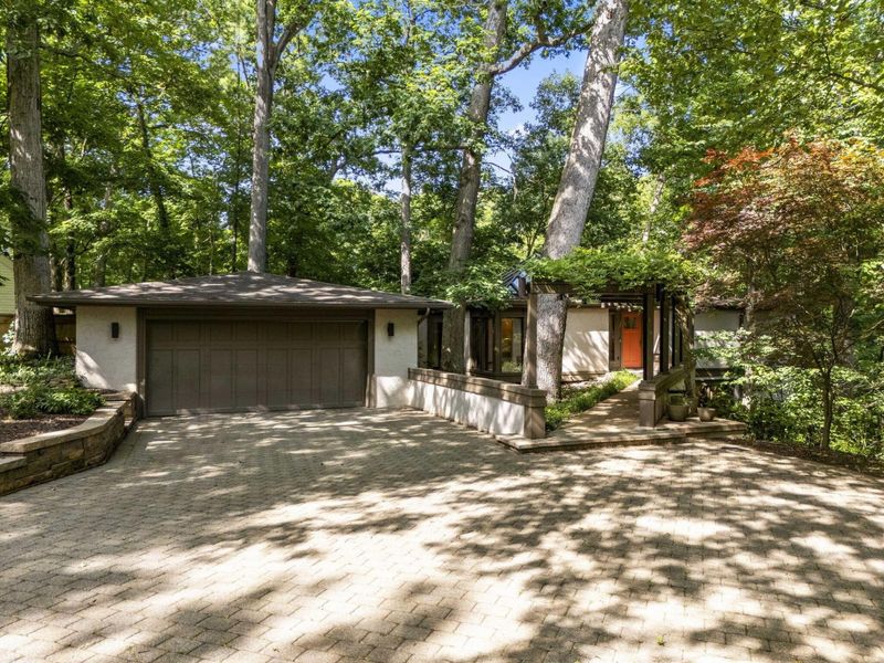 815 Lookout Point Drive, Columbus, OH 43235 Photo 2