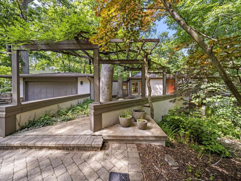 815 Lookout Point Drive, Columbus, OH 43235 Photo 6