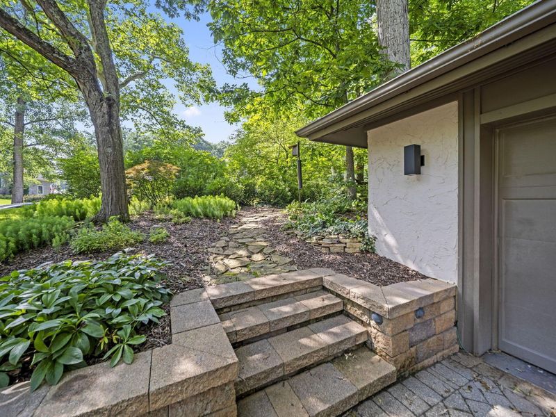 815 Lookout Point Drive, Columbus, OH 43235 Photo 8