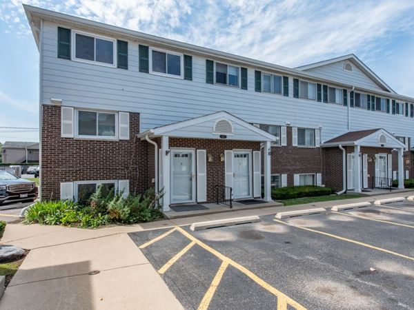 551 W Park Avenue , Unit F, Libertyville, IL 60048