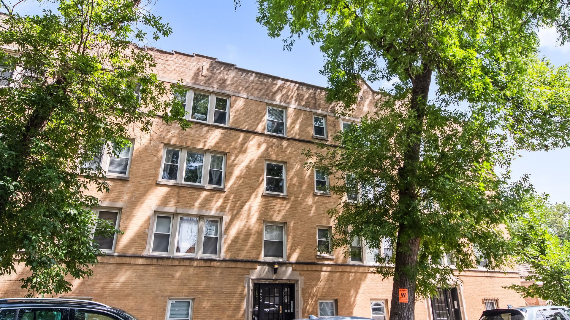 3652 W Belle Plaine Avenue, Unit 304, Chicago, IL 60618 Main Photo