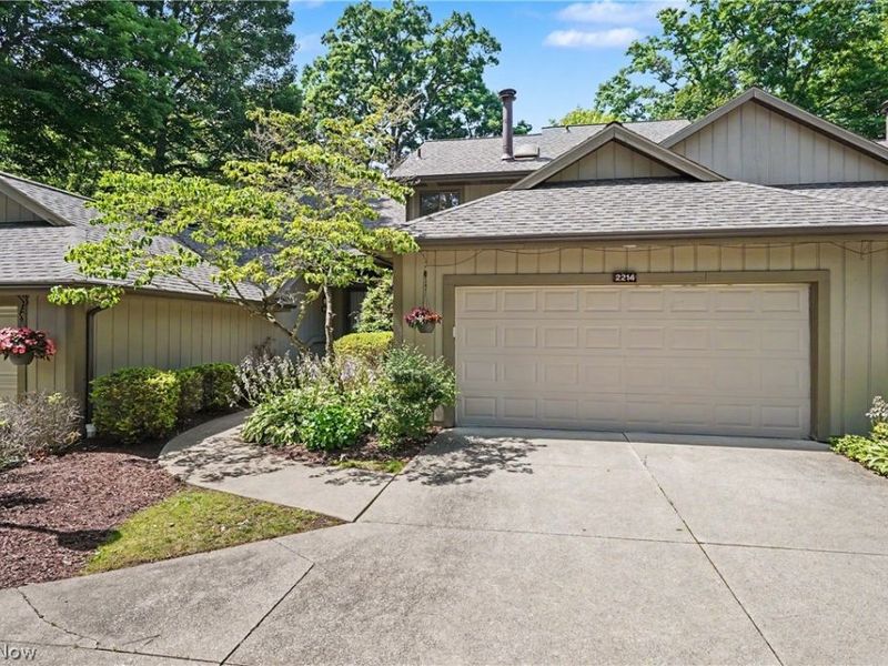 2214 Stone Creek Trail, Cuyahoga Falls, OH 44223 Photo 2