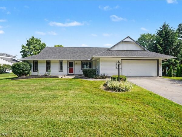 3854 Surfside Circle, Aurora, OH 44202
