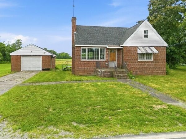 67 River Road , Benton, ME 04901