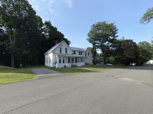 124 Lake Avenue, Farmington, ME 04938