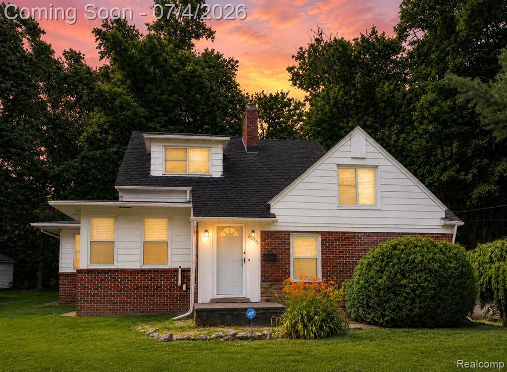 20552 Huntington Avenue, Harper Woods, MI 48225 Main Photo