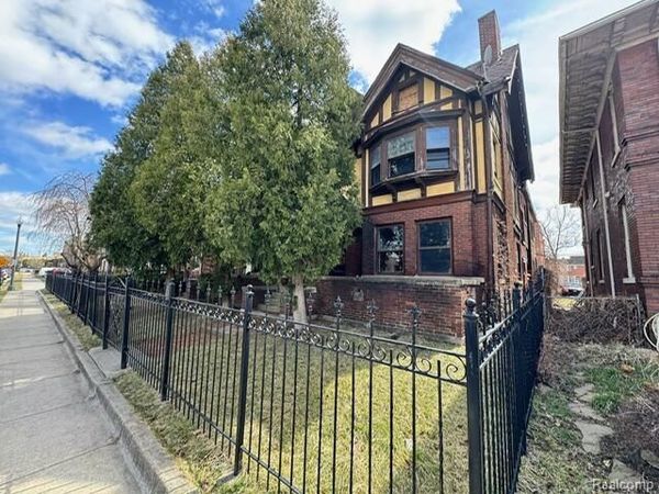 250 Eliot Street , Detroit, MI 48201