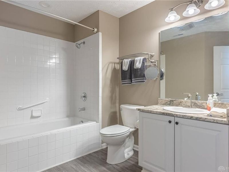 221 Villa Pointe Drive, Springboro, OH 45066 Photo 18