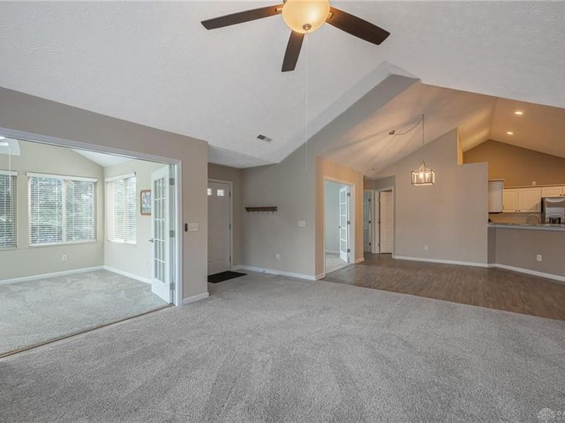 221 Villa Pointe Drive, Springboro, OH 45066 Photo 3