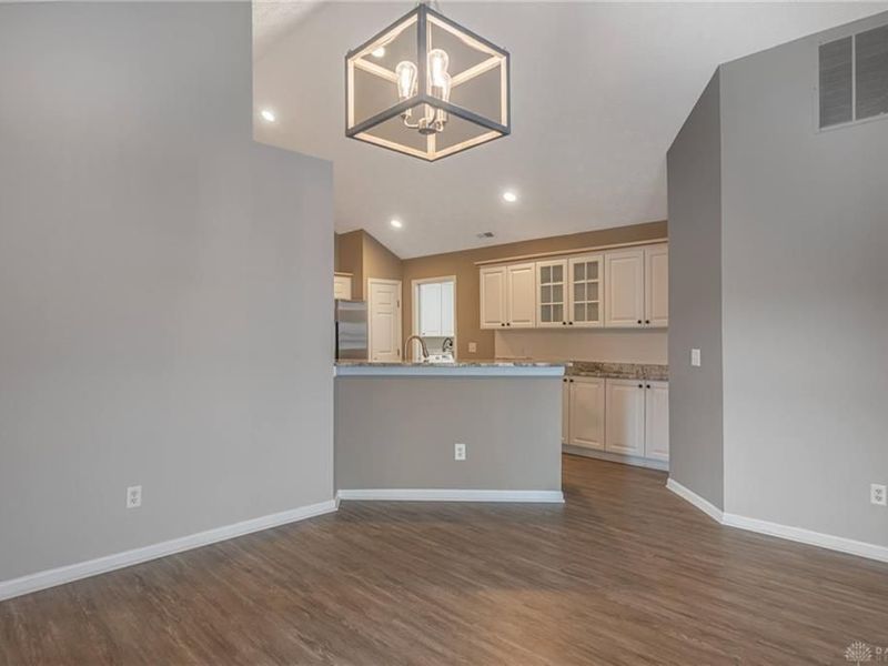 221 Villa Pointe Drive, Springboro, OH 45066 Photo 6