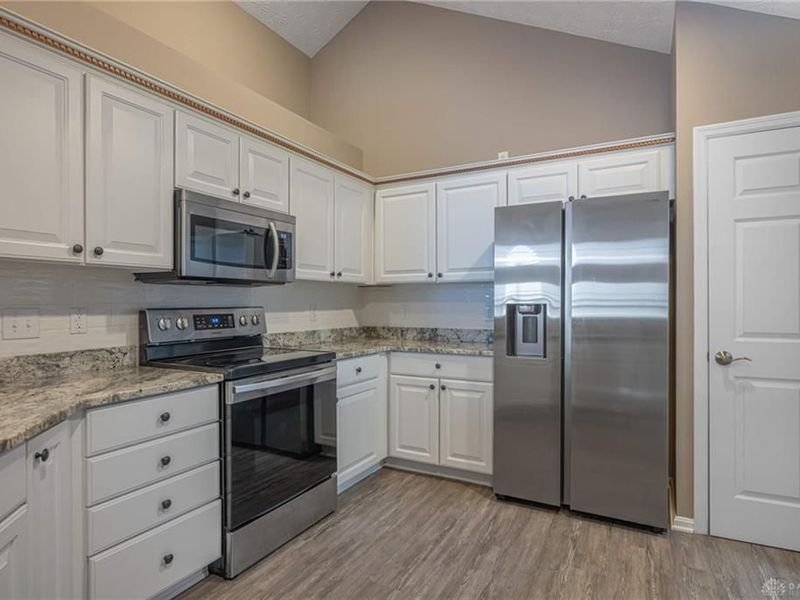 221 Villa Pointe Drive, Springboro, OH 45066 Photo 8