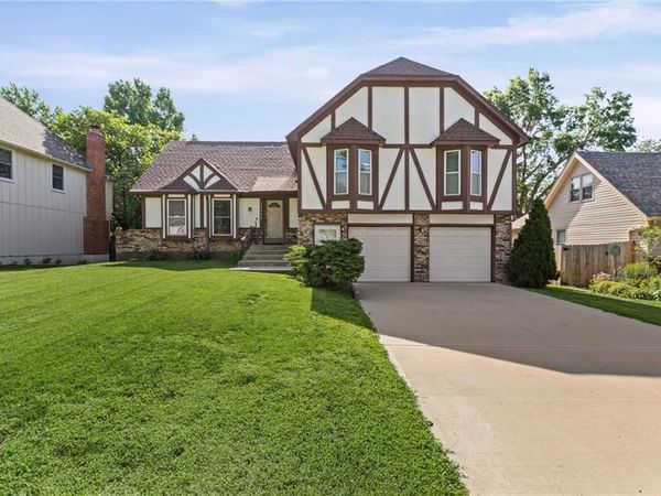 10245 Haskins Street, Lenexa, KS 66215