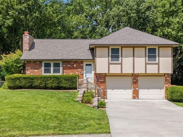 8008 N Garfield Avenue, Kansas City, MO 64118