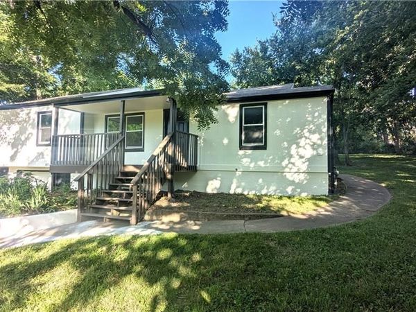 405 S BELLEMERE Road, Blue Springs, MO 64015