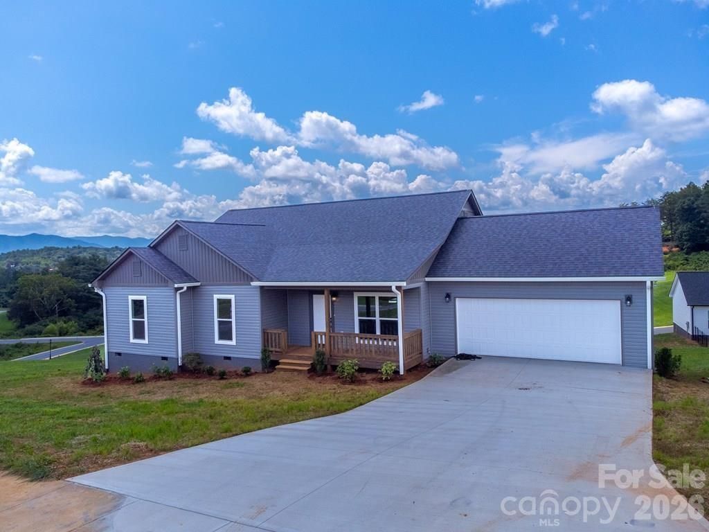 381 Scenic Ridge Circle, Franklin, NC 28734 Main Photo