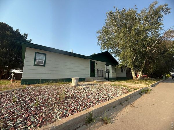 114 Linden Dr, Log Lane Village, CO 80705