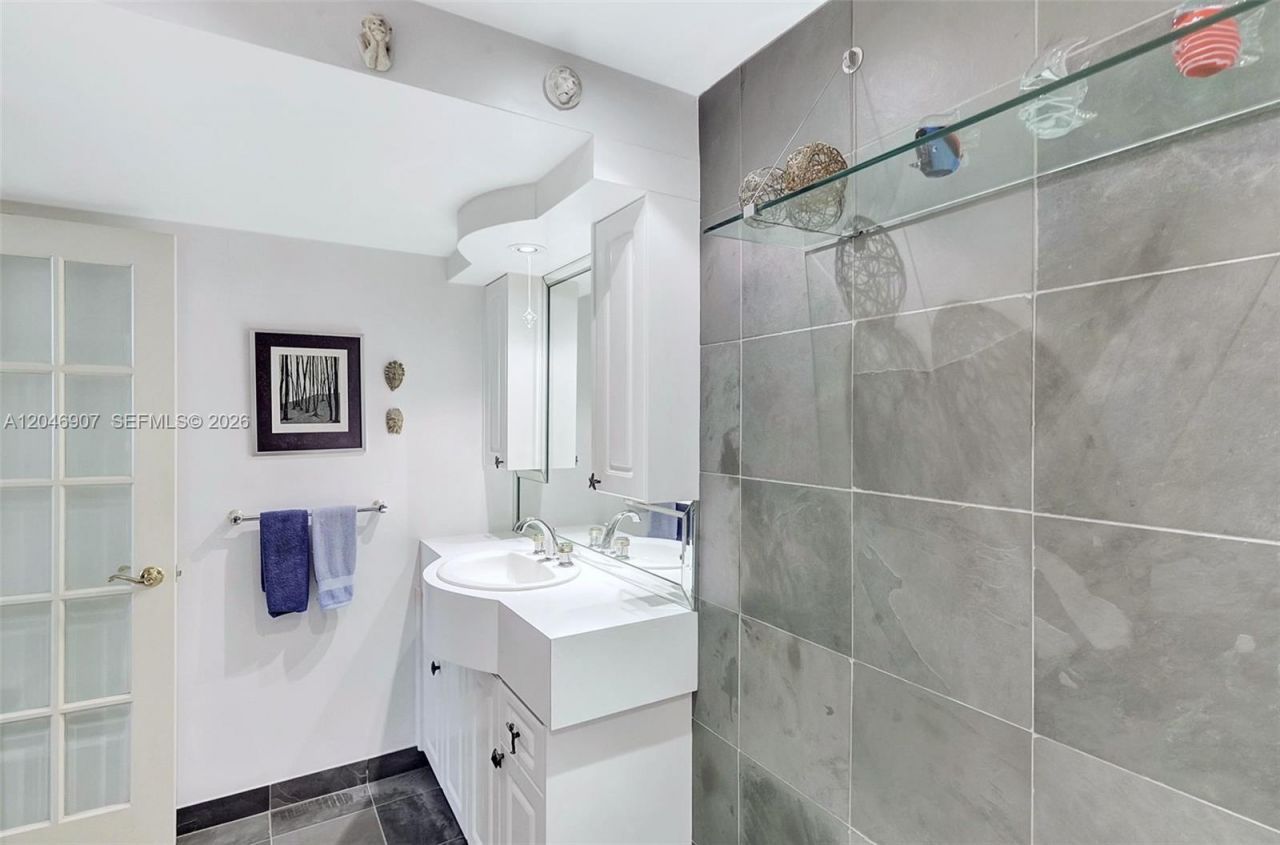 5005 Collins Ave, Unit 1224, Miami Beach, FL 33140 Photo