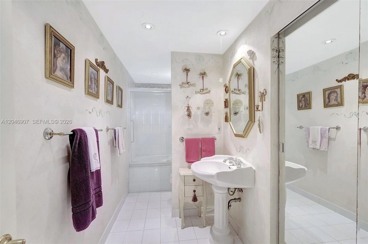 5005 Collins Ave, Unit 1224, Miami Beach, FL 33140 Photo