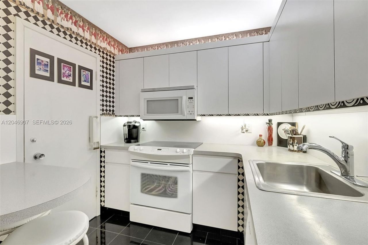 5005 Collins Ave, Unit 1224, Miami Beach, FL 33140 Photo