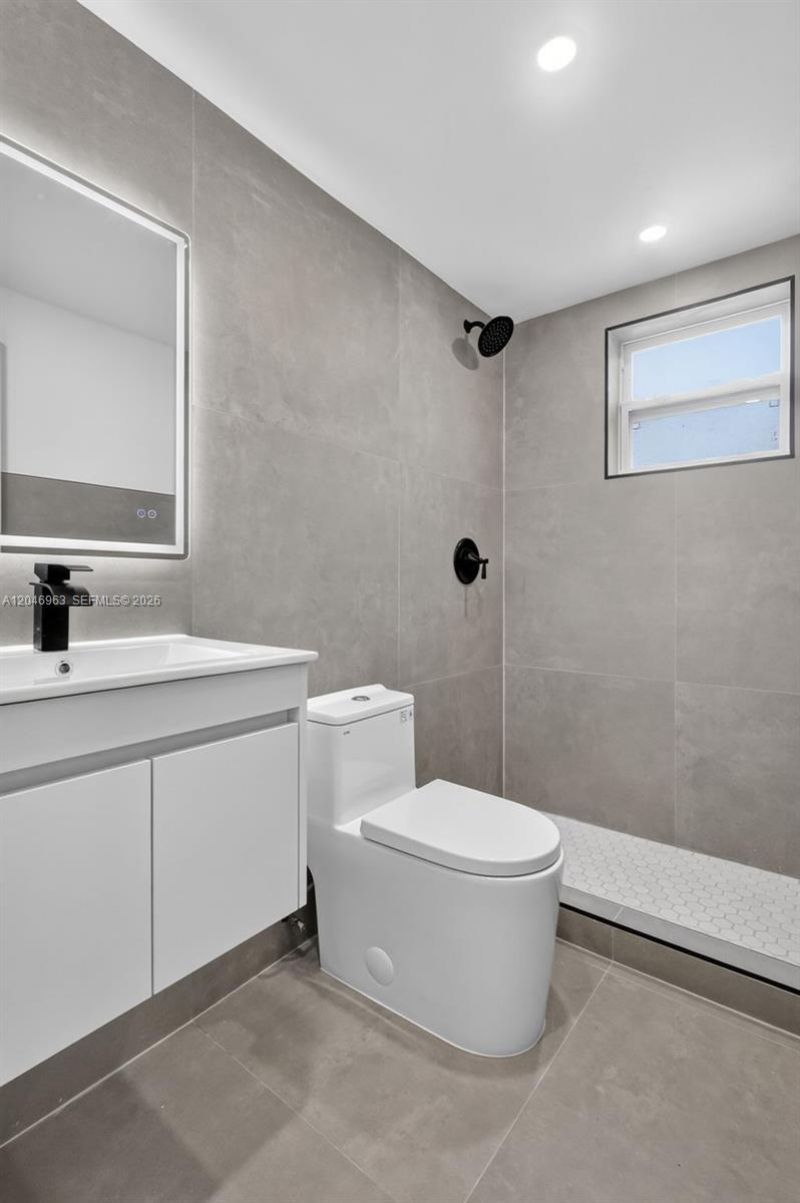 458 SW 9th St, Unit 1, Miami, FL 33130 Photo