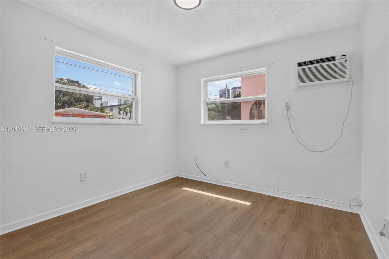 458 SW 9th St, Unit 1, Miami, FL 33130 Photo
