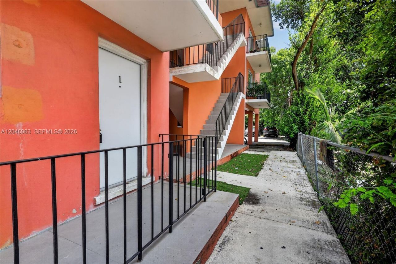 458 SW 9th St, Unit 1, Miami, FL 33130 Photo