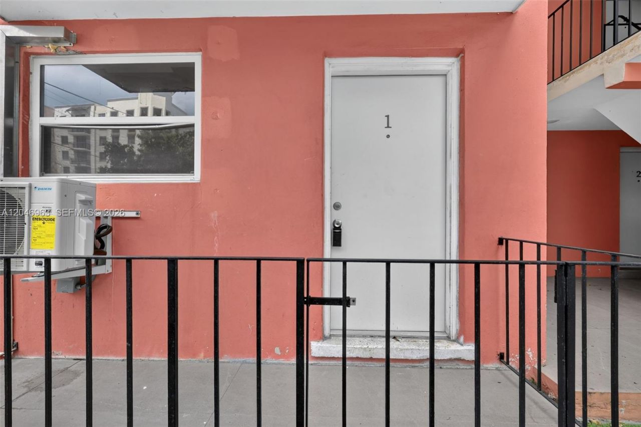 458 SW 9th St, Unit 1, Miami, FL 33130 Photo