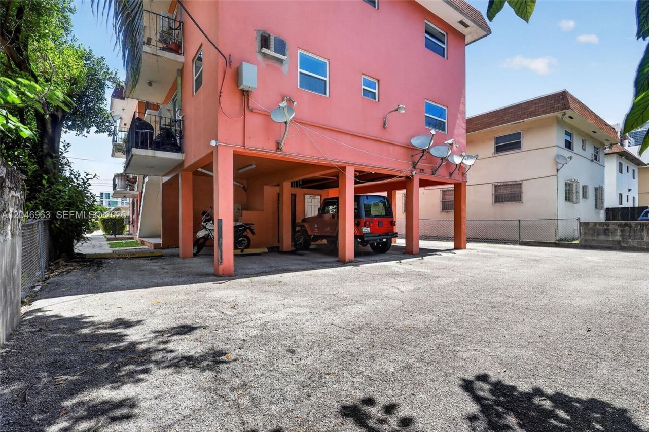 458 SW 9th St, Unit 1, Miami, FL 33130 Photo