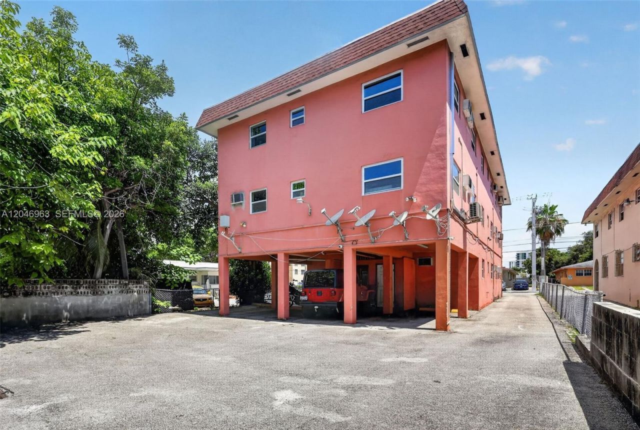 458 SW 9th St, Unit 1, Miami, FL 33130 Photo
