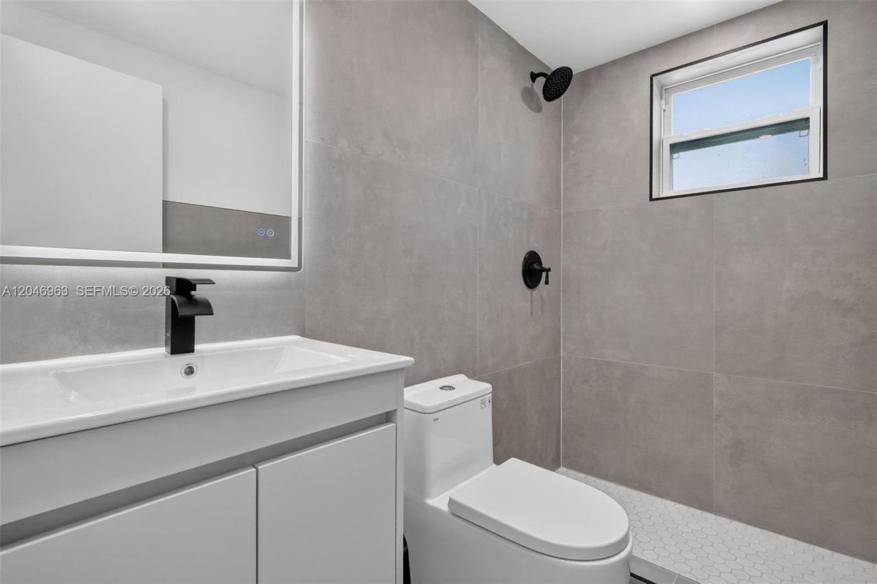 458 SW 9th St, Unit 1, Miami, FL 33130 Photo