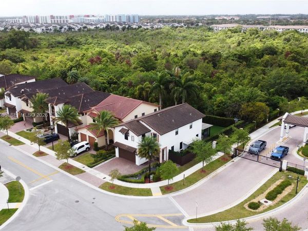 8774 NW 103rd Ave , Doral, FL 33178