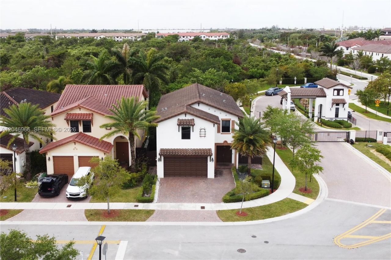 8774 NW 103rd Ave, Doral, FL 33178 Photo