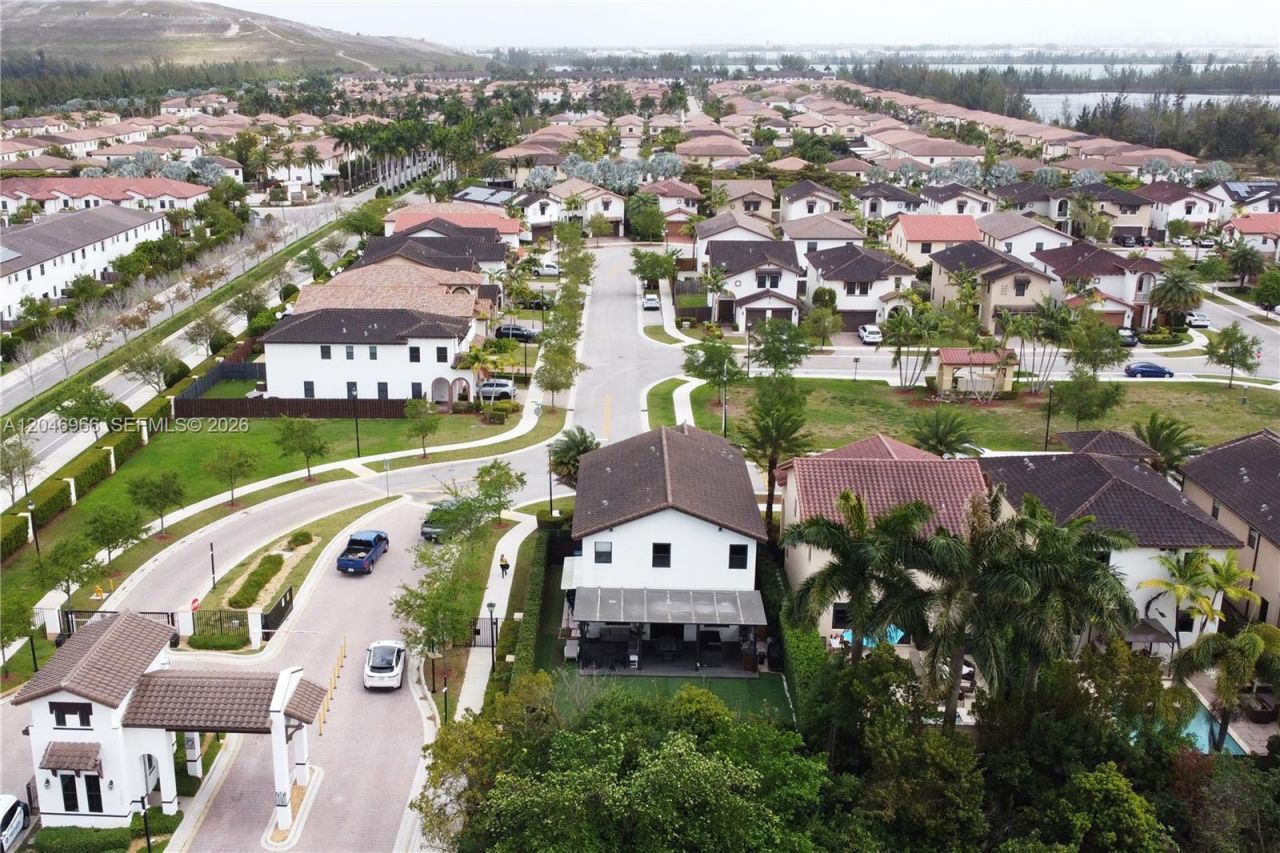 8774 NW 103rd Ave, Doral, FL 33178 Photo