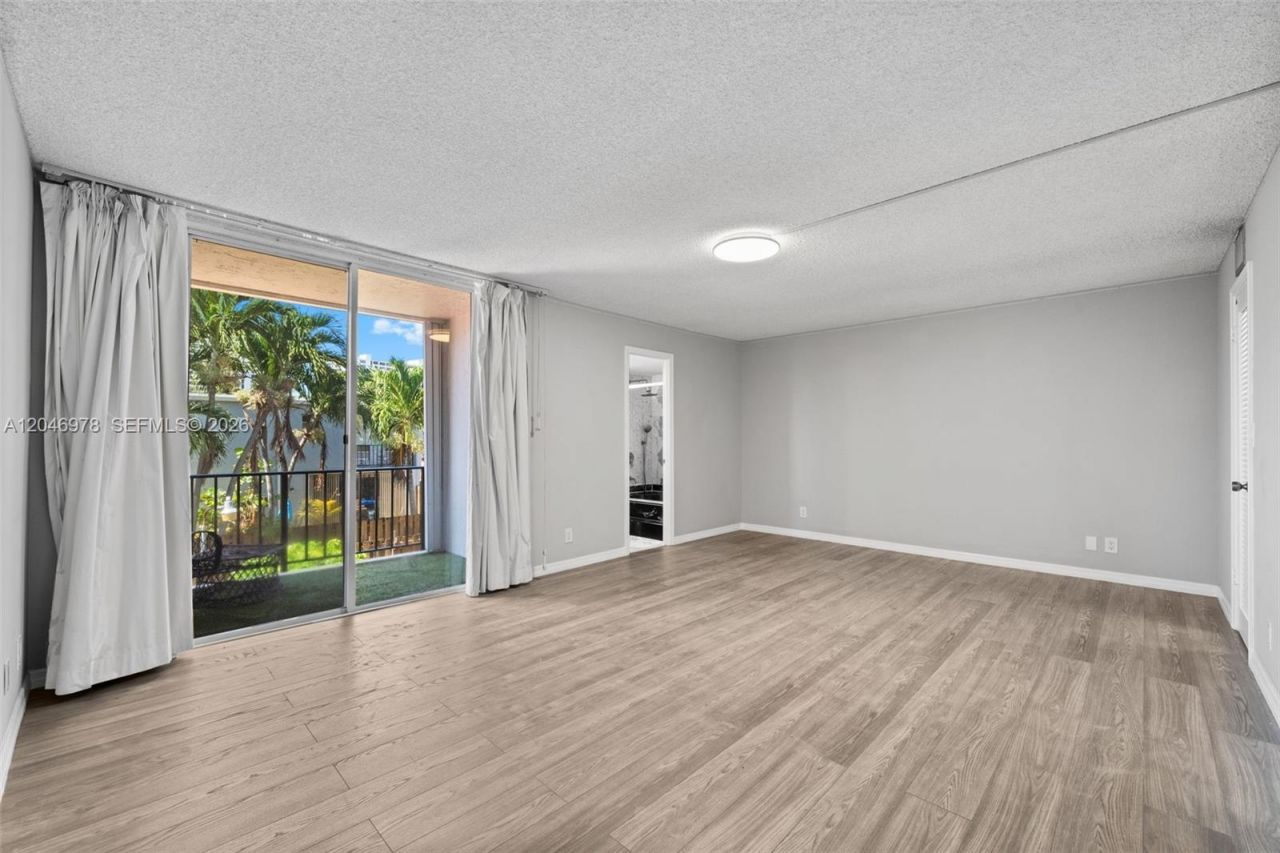 2408 NE 10th St, Unit 122, Hallandale Beach, FL 33009 Photo