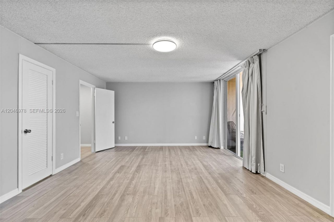 2408 NE 10th St, Unit 122, Hallandale Beach, FL 33009 Photo