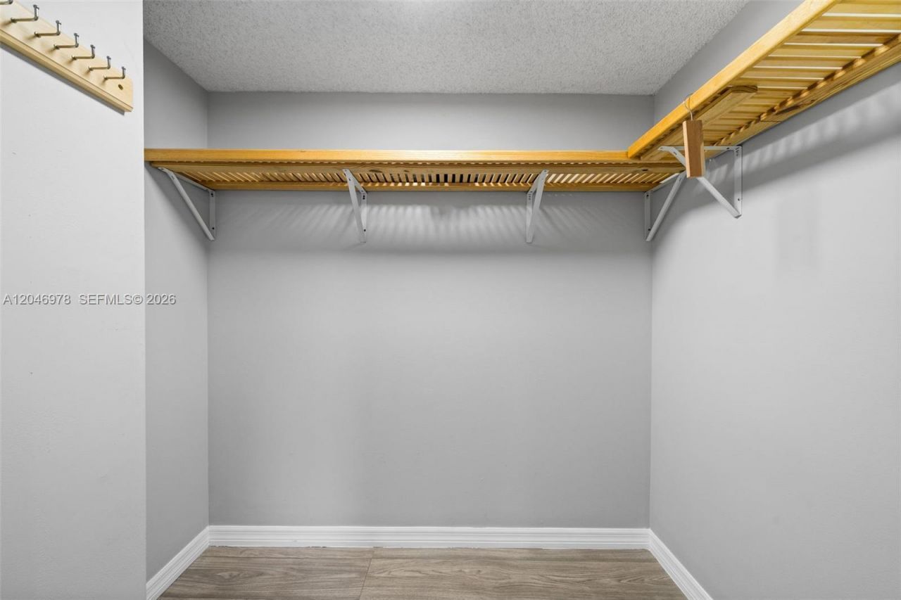 2408 NE 10th St, Unit 122, Hallandale Beach, FL 33009 Photo