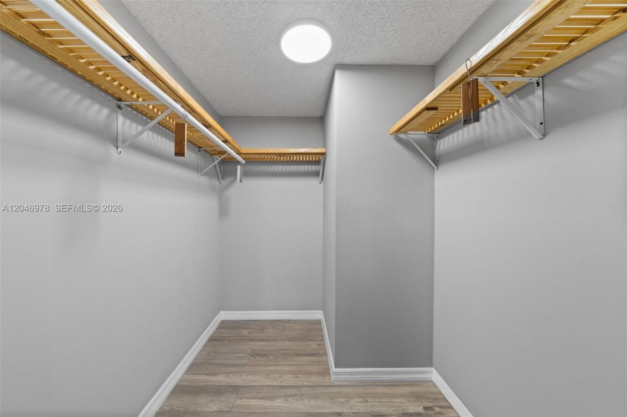 2408 NE 10th St, Unit 122, Hallandale Beach, FL 33009 Photo