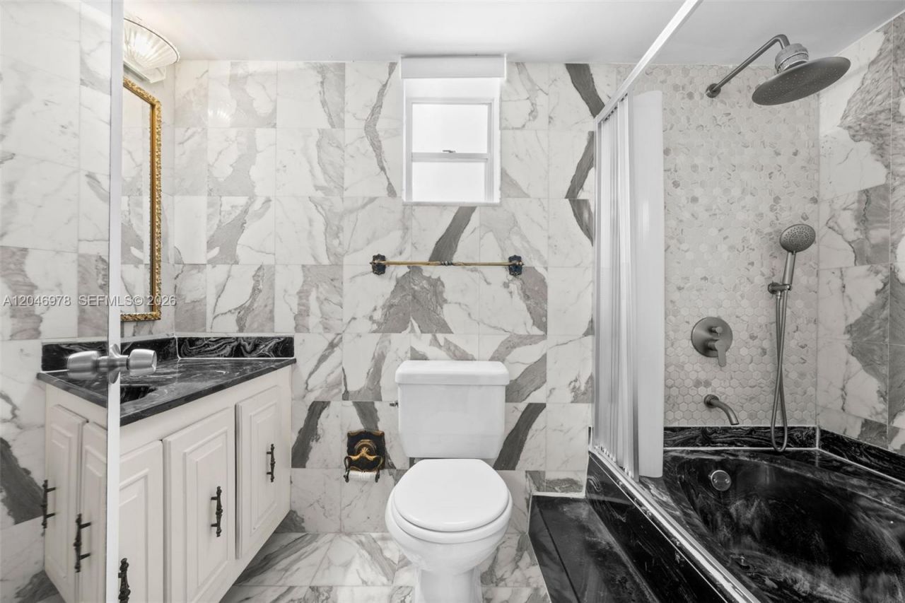 2408 NE 10th St, Unit 122, Hallandale Beach, FL 33009 Photo