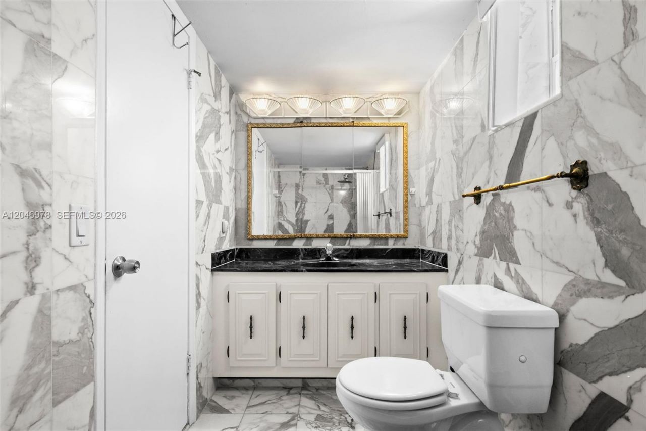 2408 NE 10th St, Unit 122, Hallandale Beach, FL 33009 Photo