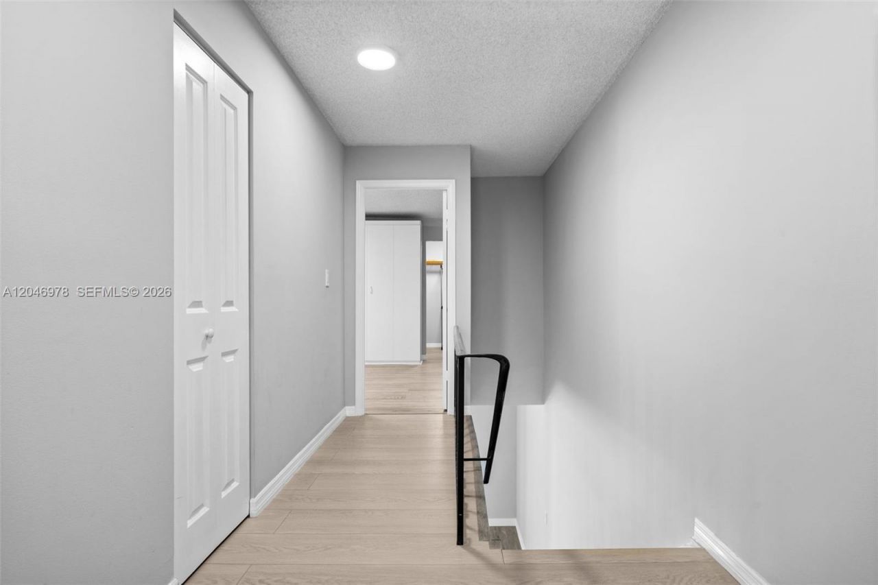 2408 NE 10th St, Unit 122, Hallandale Beach, FL 33009 Photo
