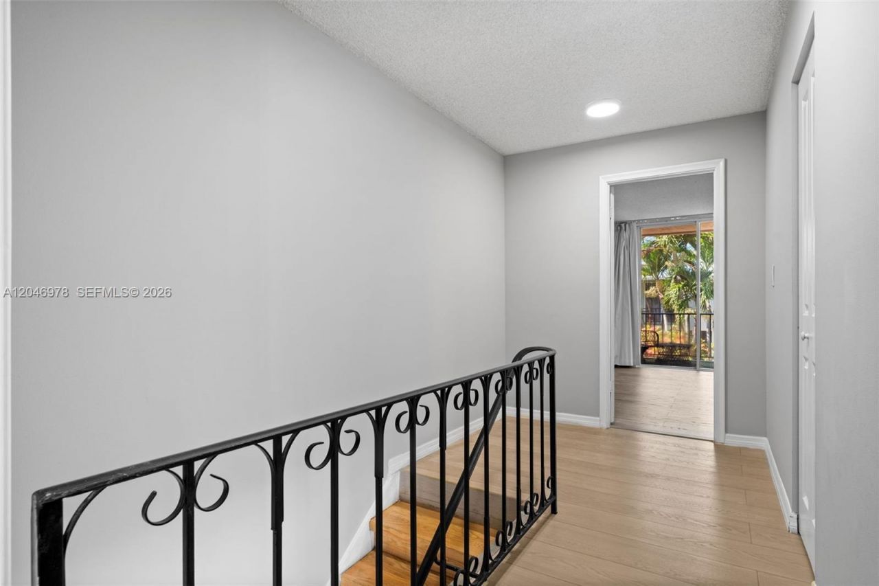 2408 NE 10th St, Unit 122, Hallandale Beach, FL 33009 Photo