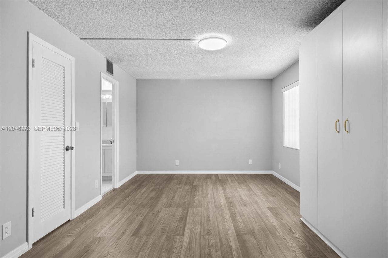 2408 NE 10th St, Unit 122, Hallandale Beach, FL 33009 Photo