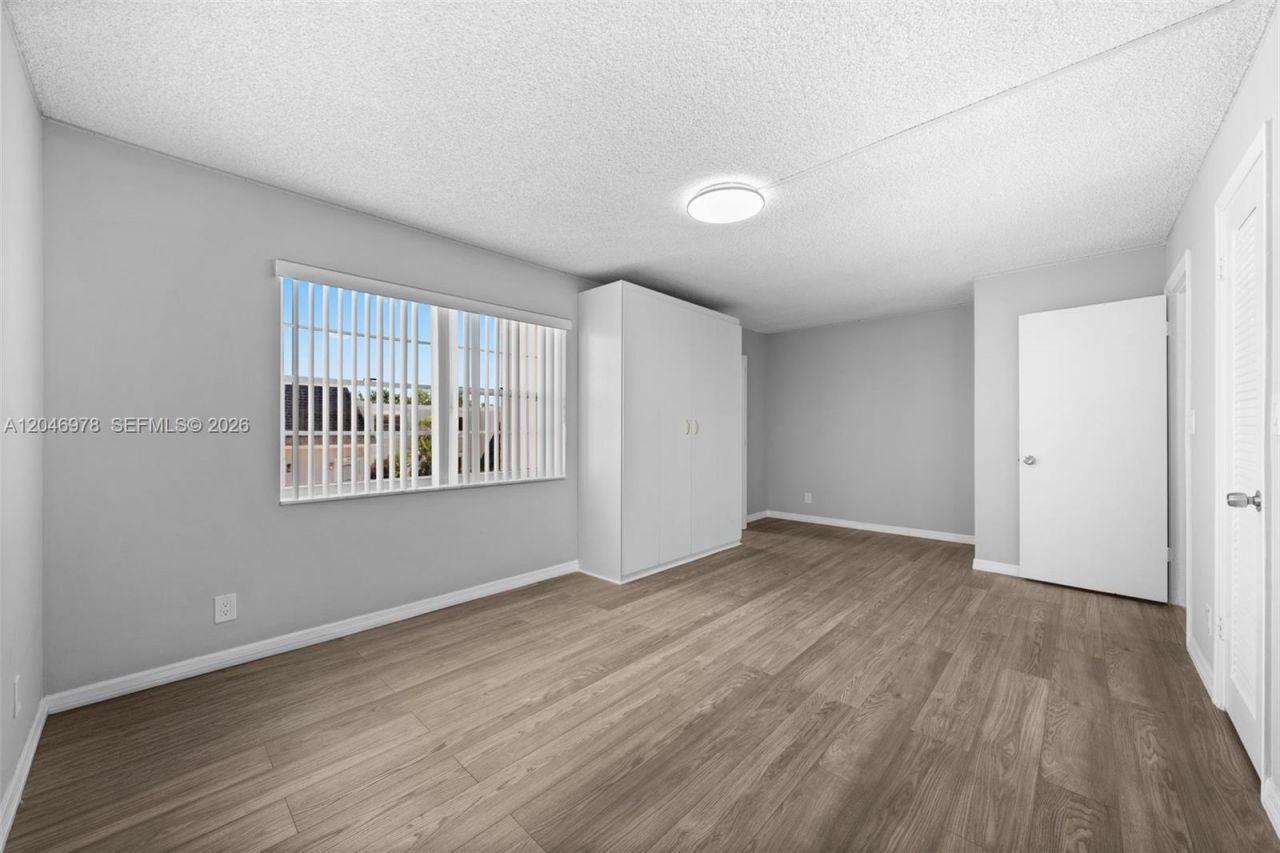 2408 NE 10th St, Unit 122, Hallandale Beach, FL 33009 Photo