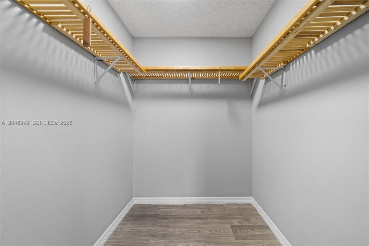 2408 NE 10th St, Unit 122, Hallandale Beach, FL 33009 Photo