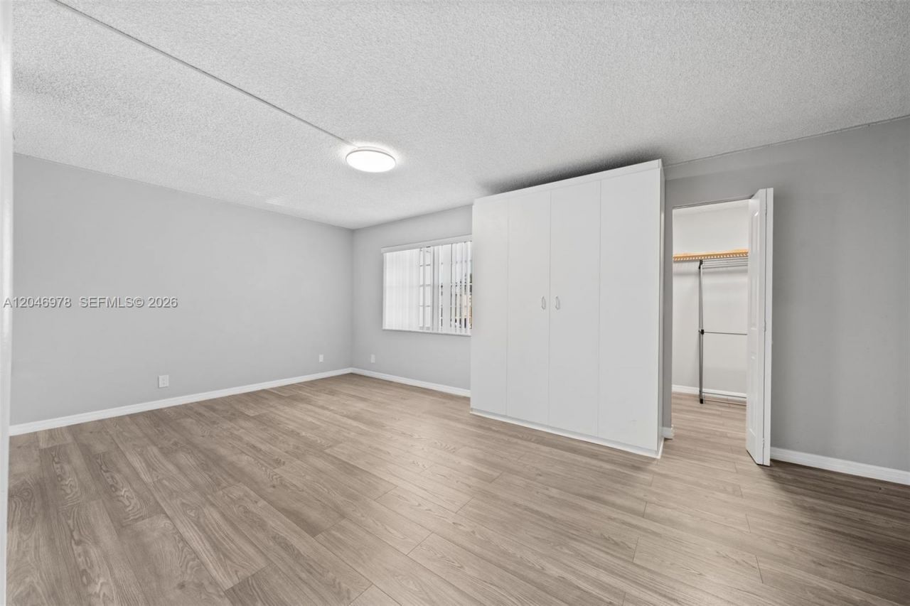 2408 NE 10th St, Unit 122, Hallandale Beach, FL 33009 Photo