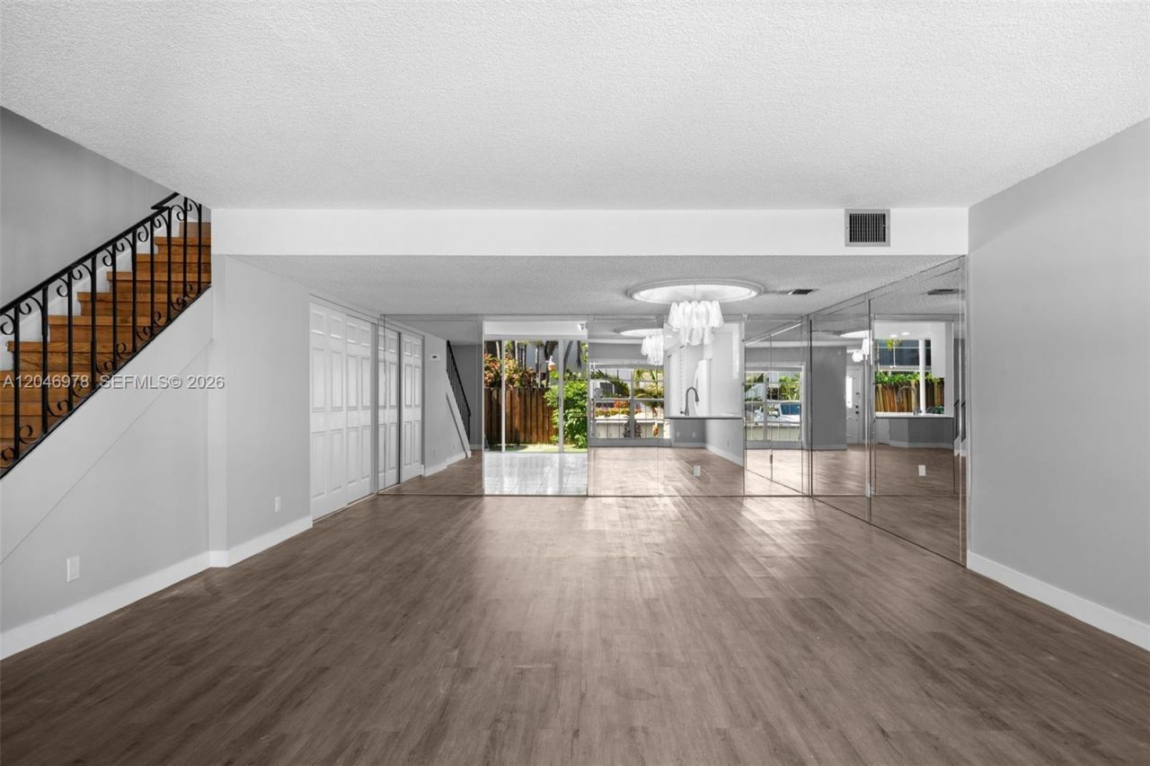2408 NE 10th St, Unit 122, Hallandale Beach, FL 33009 Photo